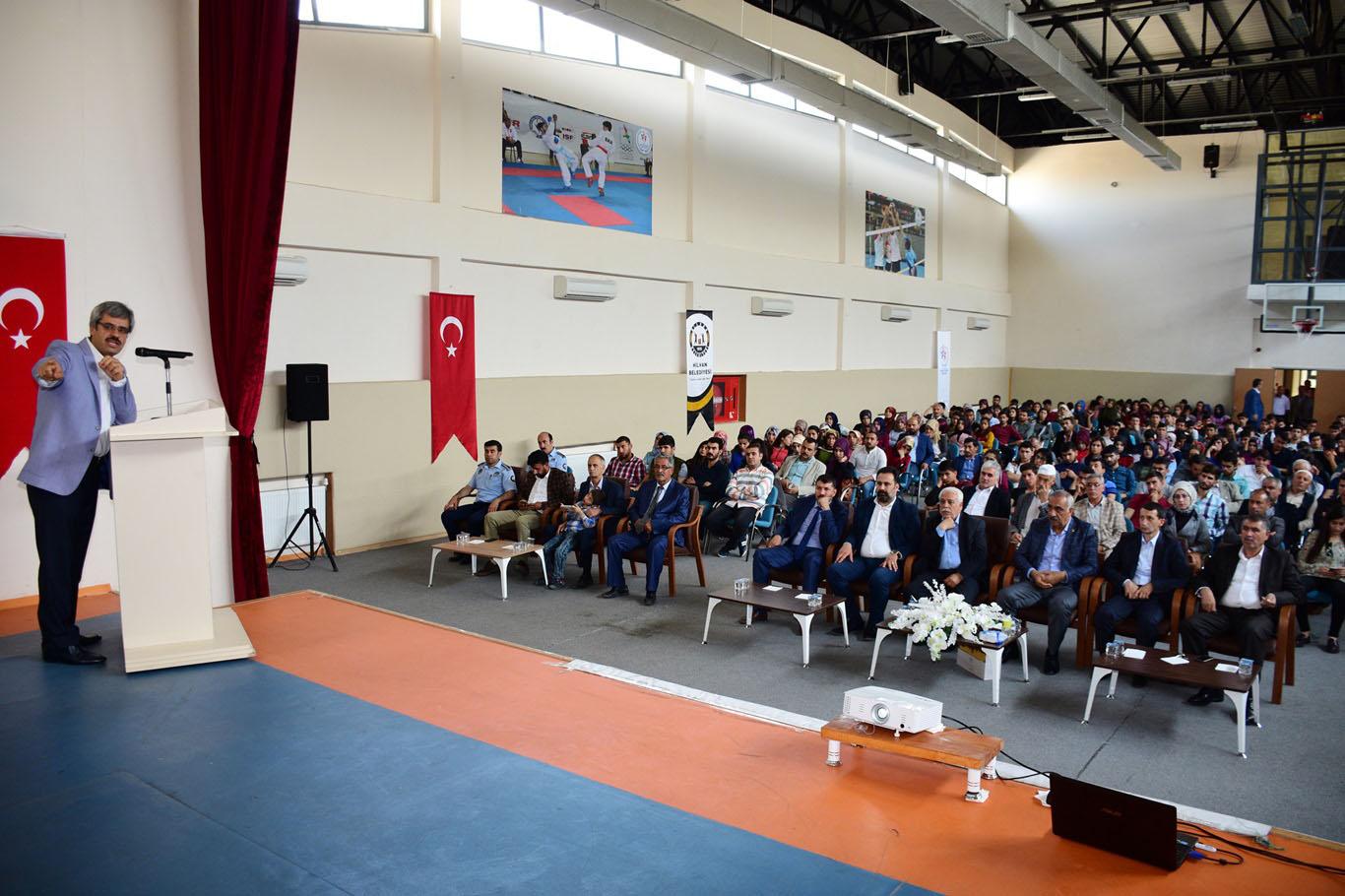 "Tarihin sıfır noktası Hilvan ve Nevali Çori" konferansı düzenlendi "Tarihin sıfır noktası Hilvan ve Nevali Çori" konferansı düzenlendi